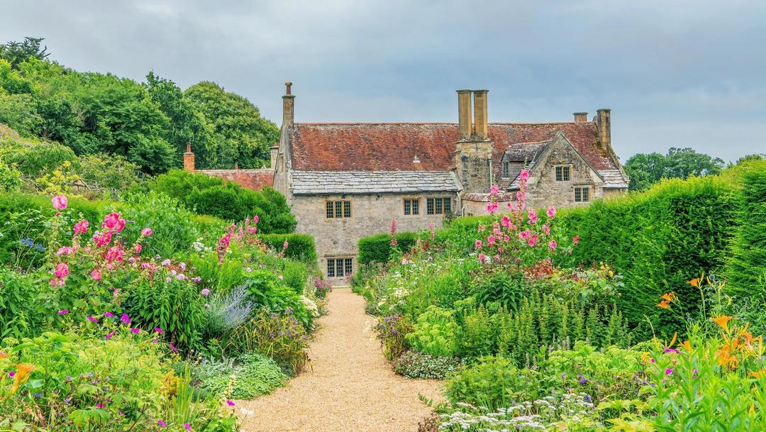 Islands of the UK, Majestic Gardens and Royal Heritage by Small Ship